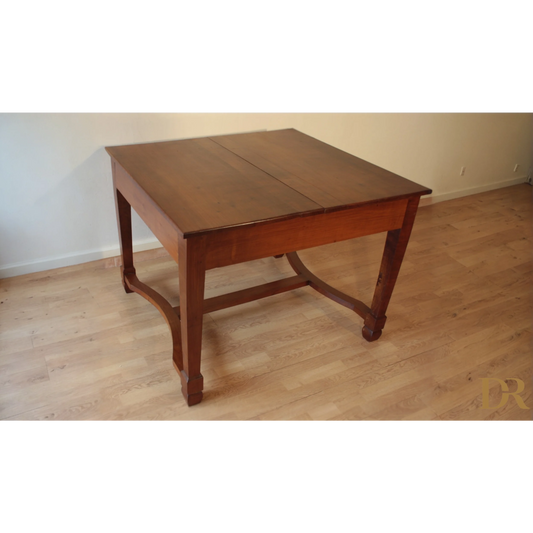Tavolo decò vintage in ciliegio massello con gambe curve e piano rettangolare
