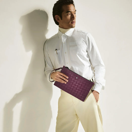 Montblanc astuccio extreme clutch in pelle viola con motivo a scacchiera e piccolo logo metallico frontale