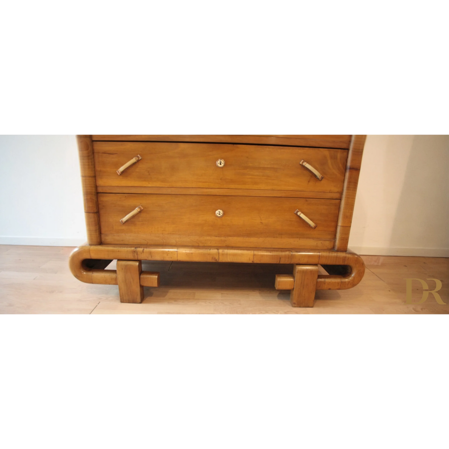 Cassettiera in noce Art Decò con base curva, Dario Raia Antiquariato, stile anni 50