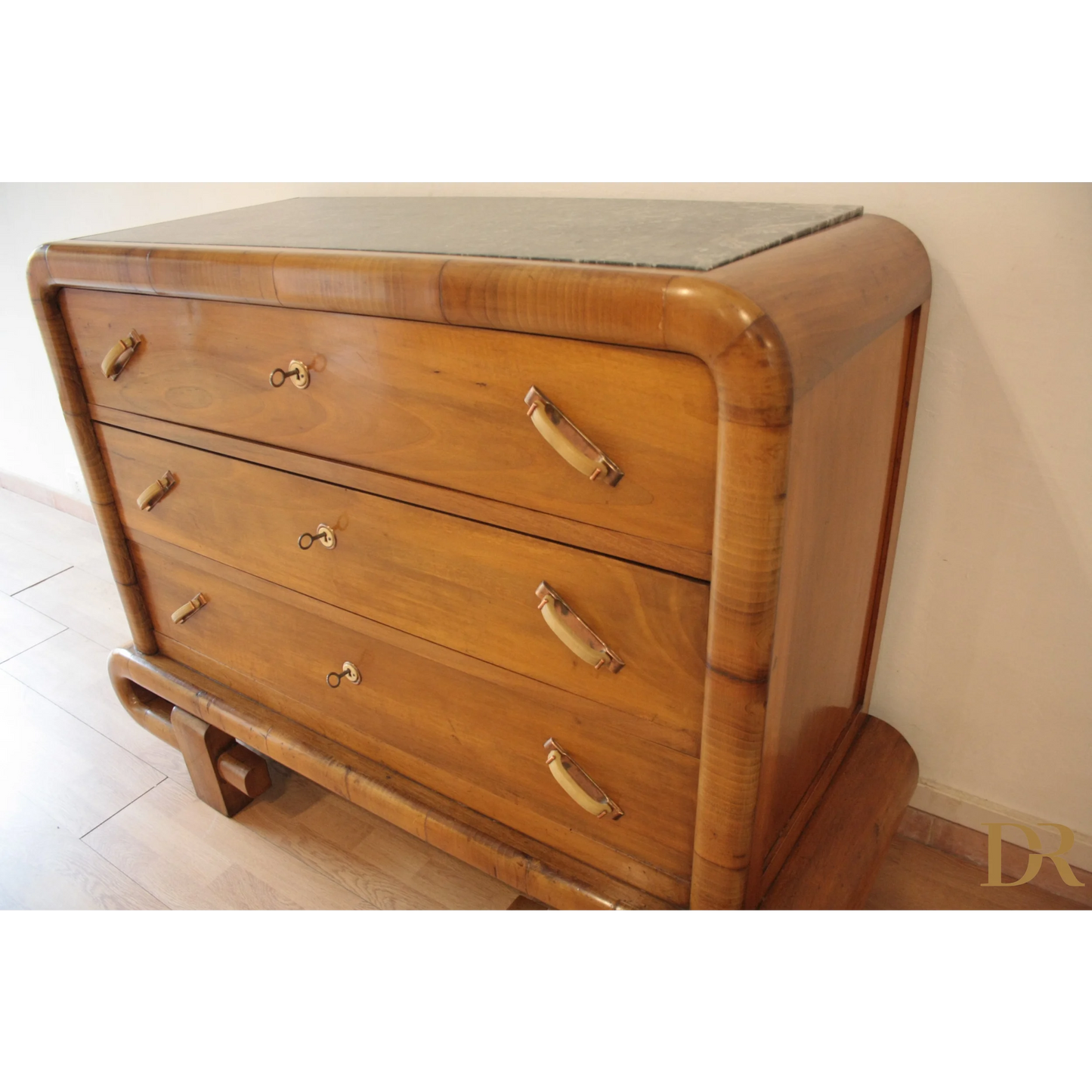 Cassettiera in noce art decò anni 50 di Dario Raia Antiquariato, stile Art Decò