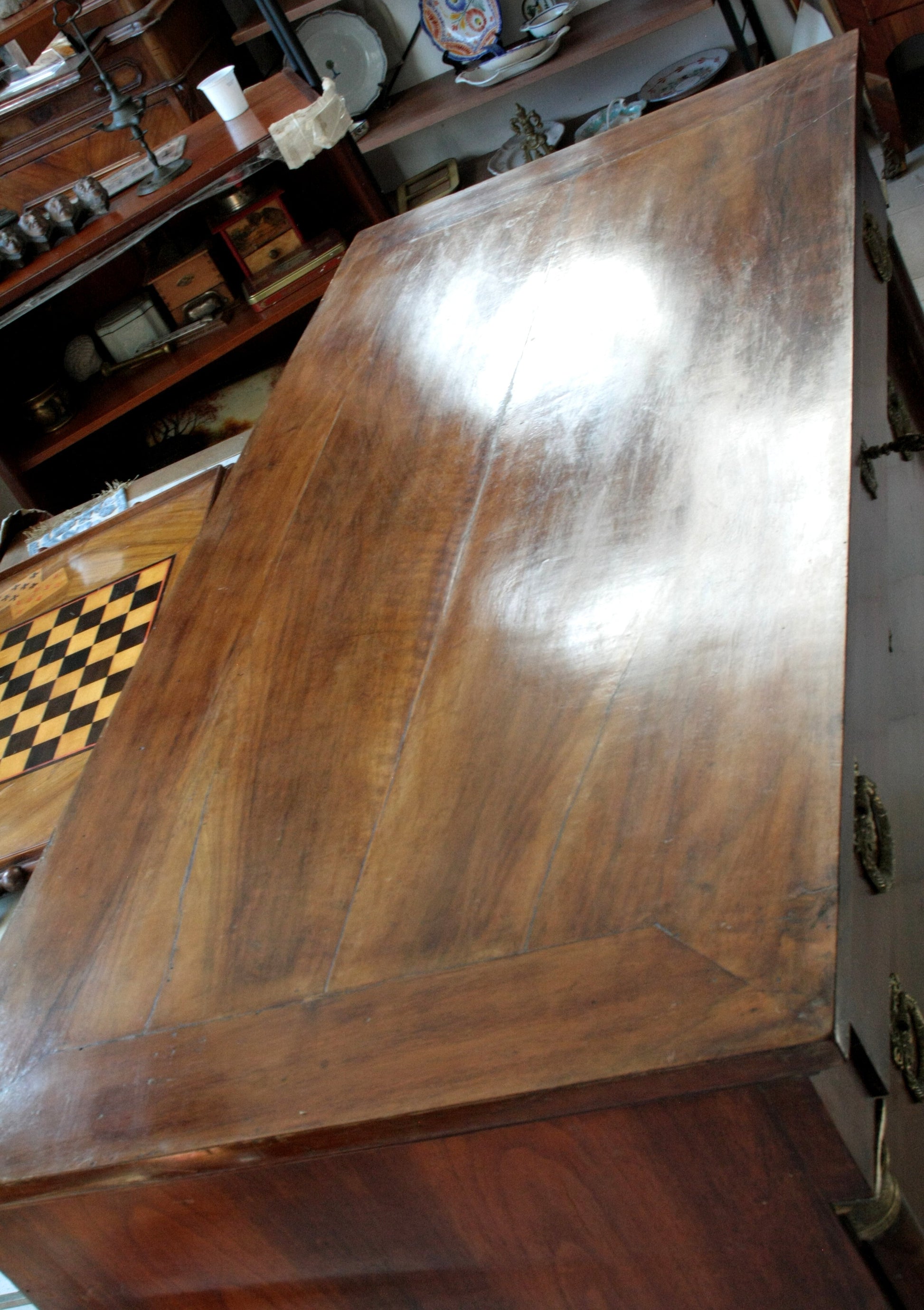 Comò impero napoletano vintage in legno lucido con hardware in ottone per casa e design