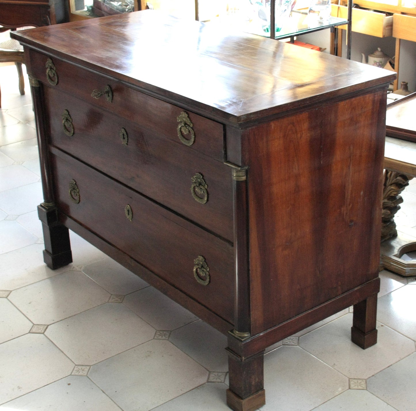 Comò impero napoletano vintage in legno marrone scuro con design classico per casa