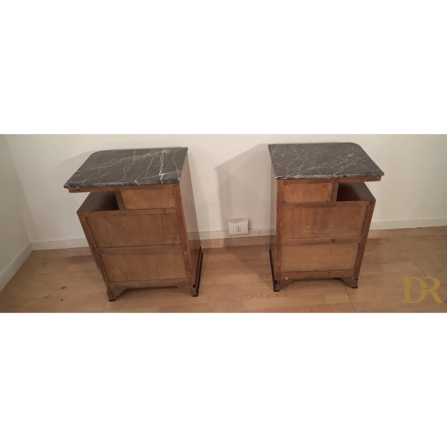Comodini Art Déco in noce con piano in marmo, set di 2 eleganti notti italiani