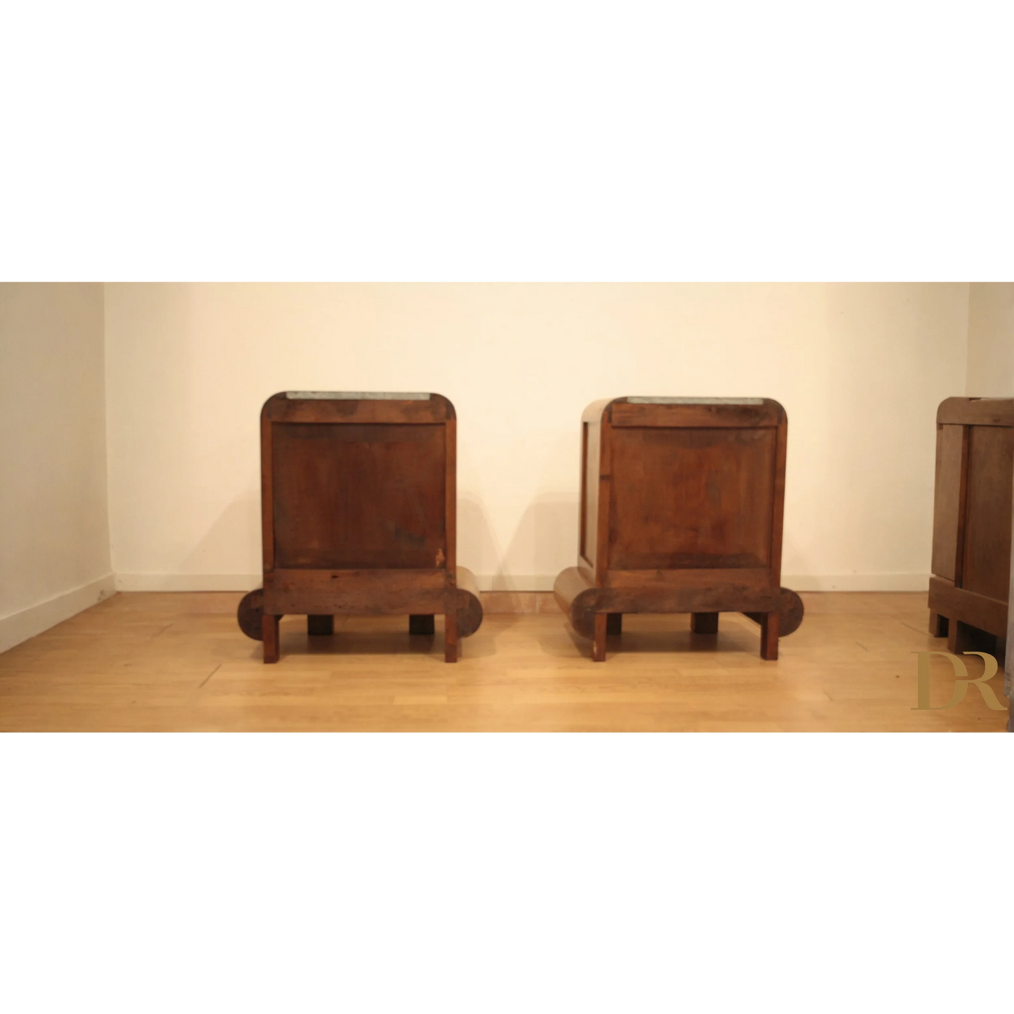Coppia di comodini in noce art decò anni ’50 da Dario Raia Antiquariato