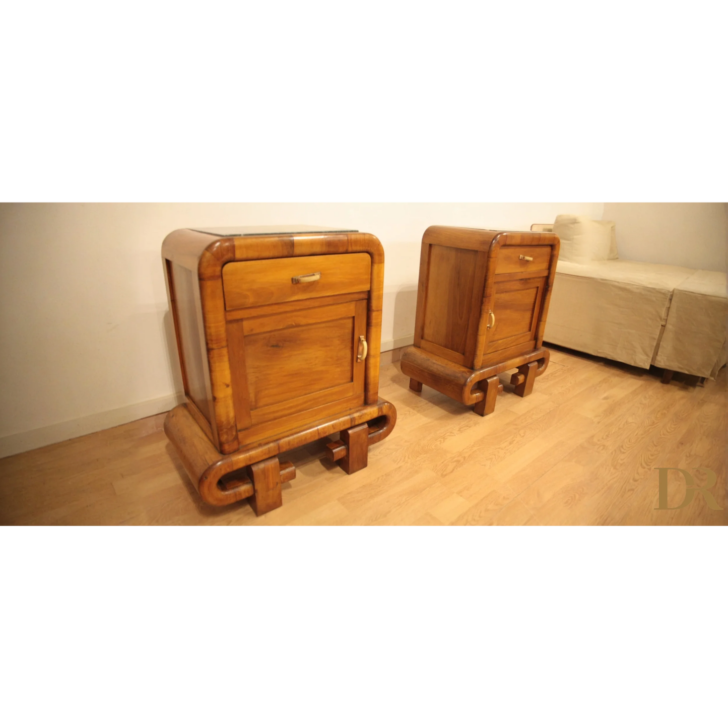 Par de comodini in noce Art Decò anni ’50 da Dario Raia Antiquariato