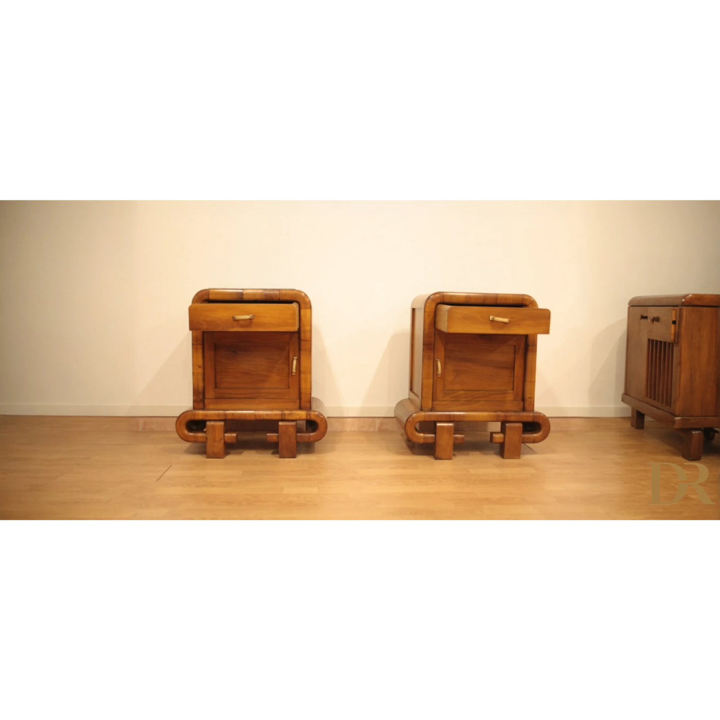 Pair di comodini in noce art decò anni 50 di Dario Raia Antiquariato