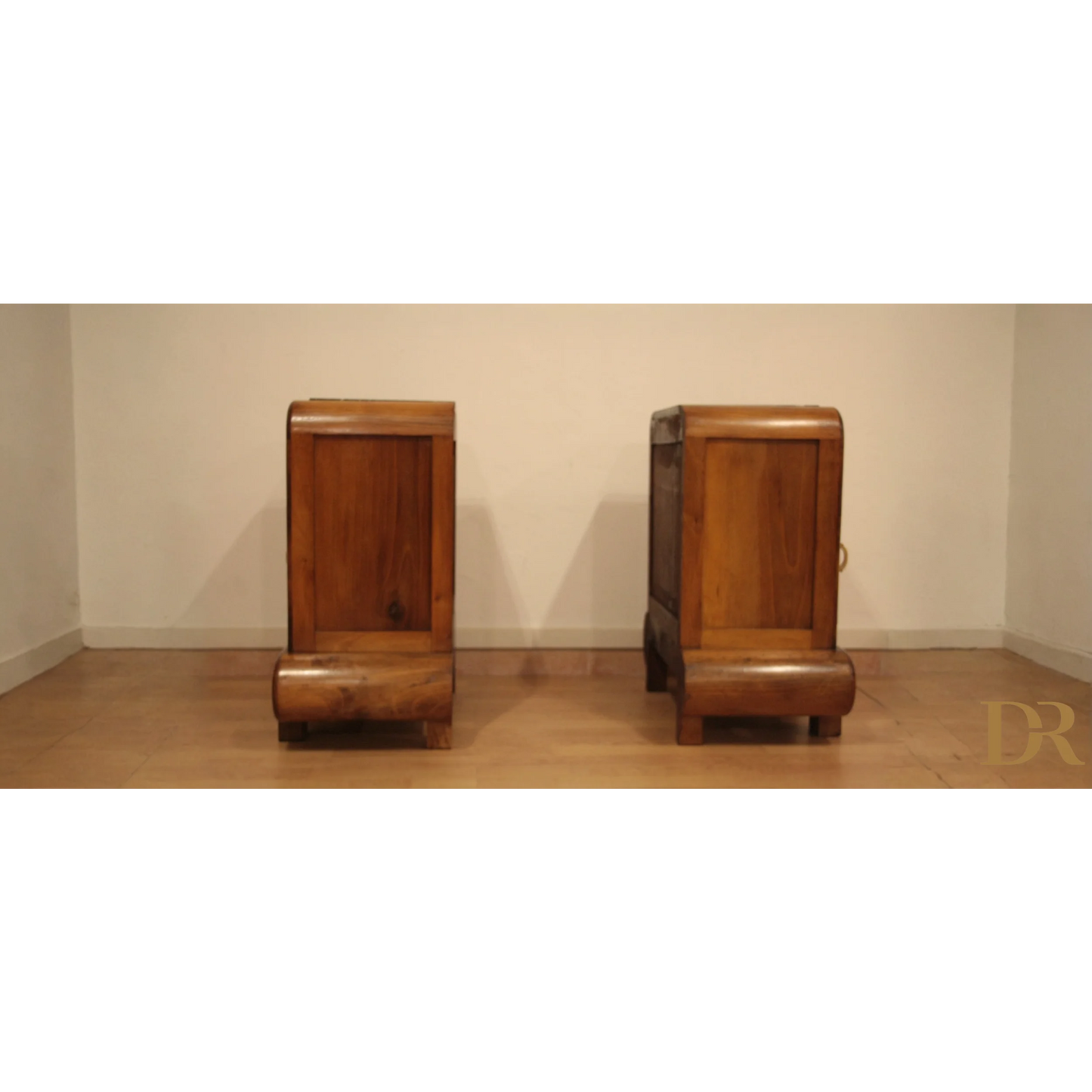 Pair di comodini in noce art decò anni 50 da Dario Raia Antiquariato