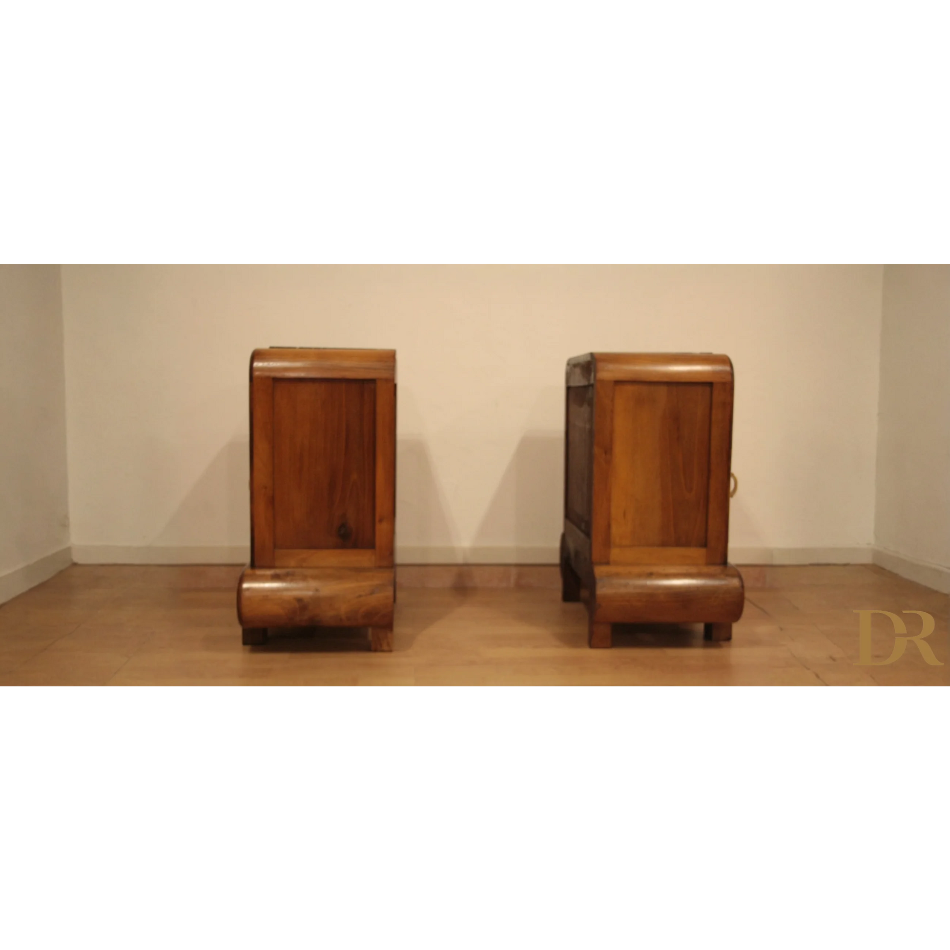 Pair di comodini in noce art decò anni 50 da Dario Raia Antiquariato