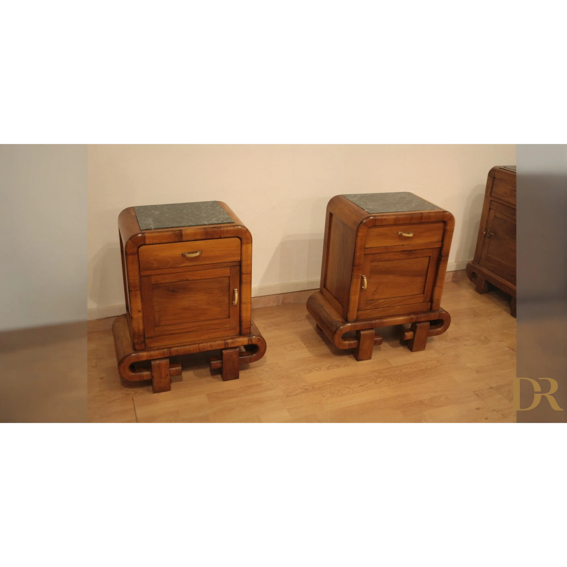 Coppia di comodini noce Art Decò anni 50 Dario Raia Antiquariato Italia