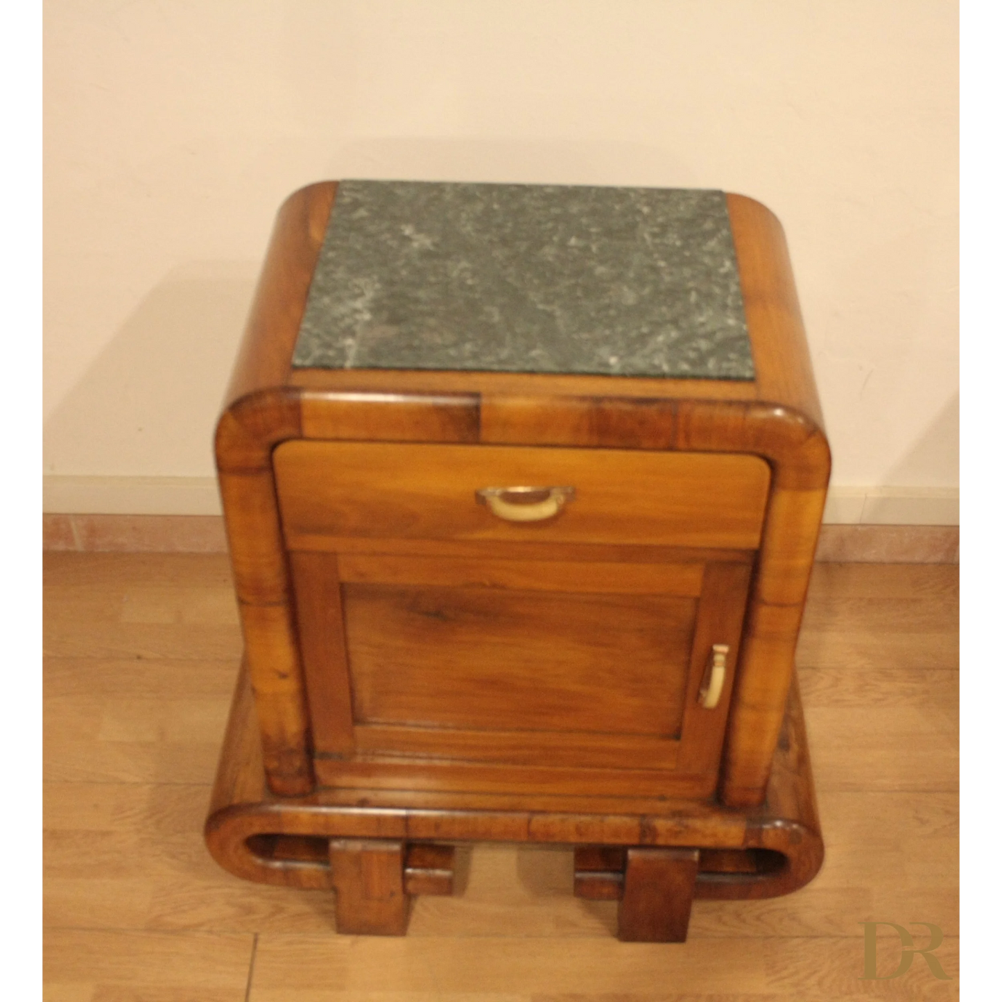 Comodino in noce Art Decò con piano in marmo, Dario Raia Antiquariato, anni 50