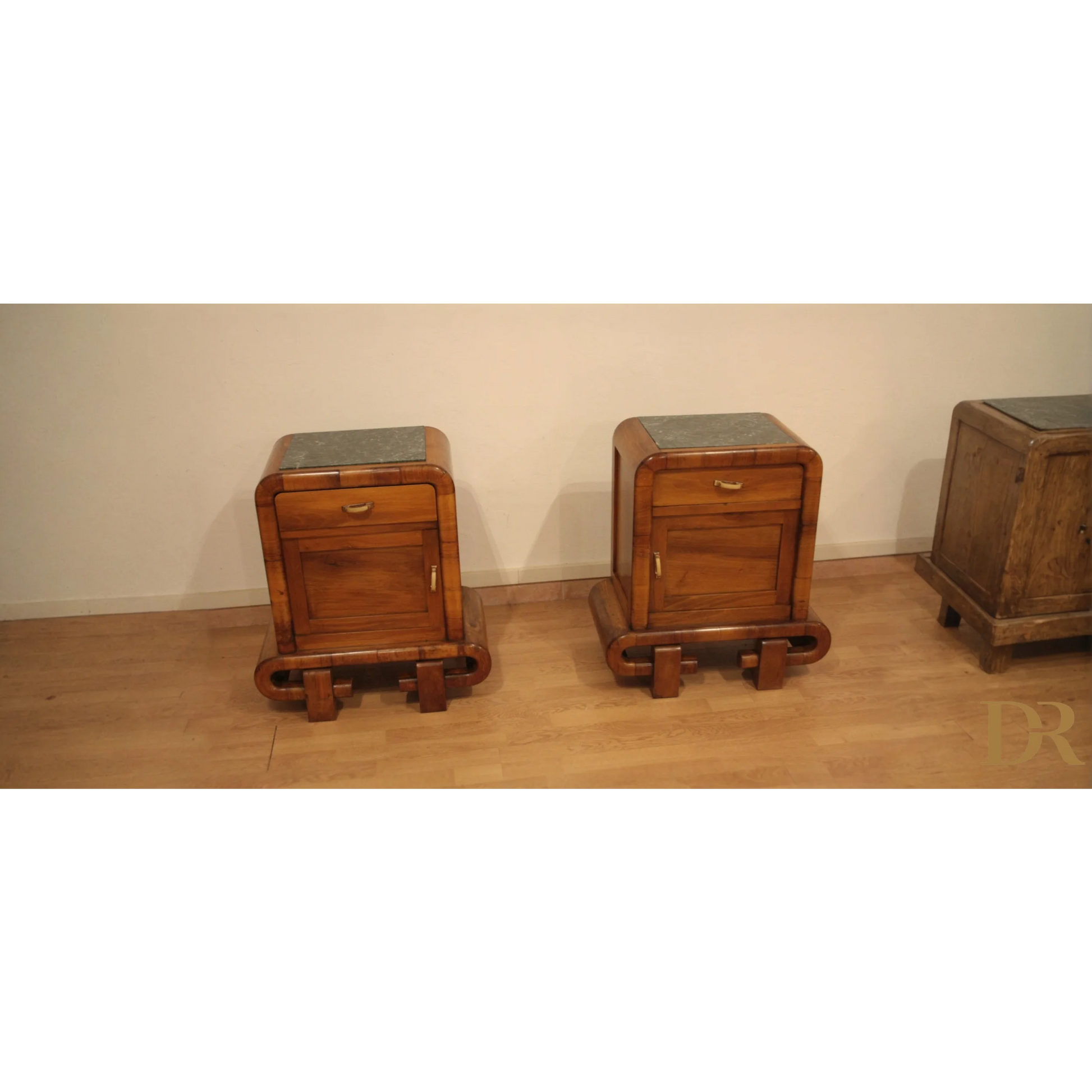 Pair di comodini in noce art decò anni 50 da Dario Raia Antiquariato