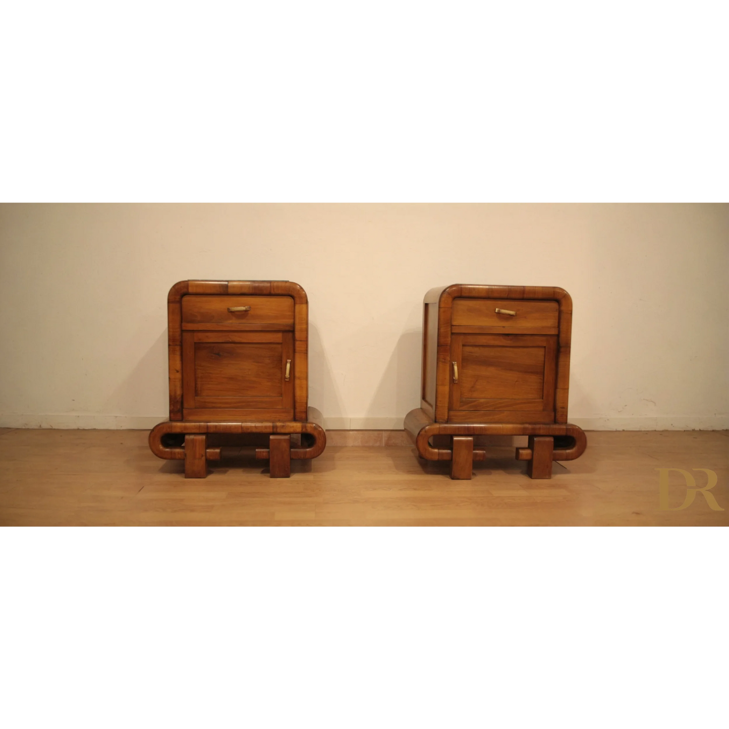 Mera coppia di comodini in noce art decò anni 50 Dario Raia Antiquariato