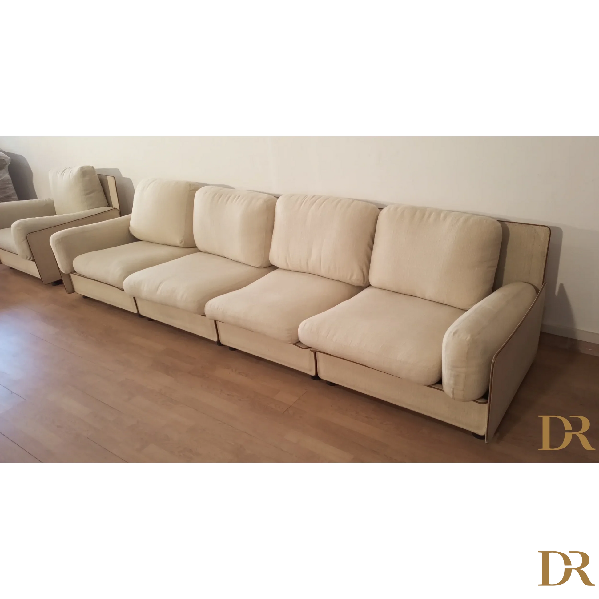 Divano beige modulare di Riccardo Arbizzoni con cuscini e braccioli retrò