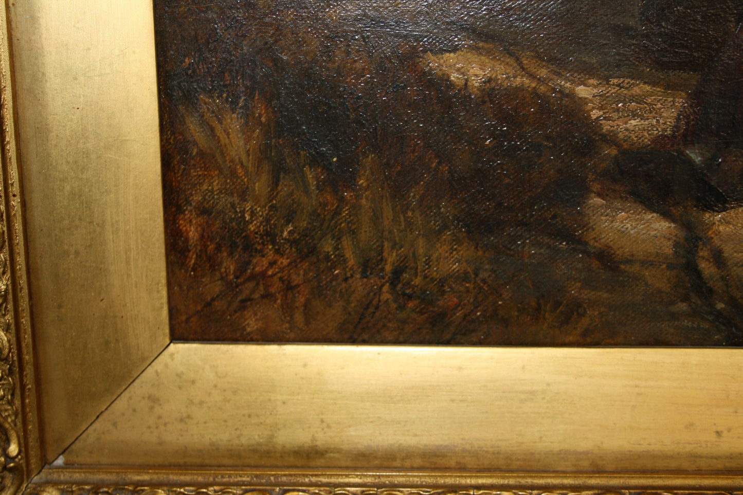 Cornice dorata ornata con paesaggio oscuro dipinto di Joseph Paul Pettitt, XIX secolo