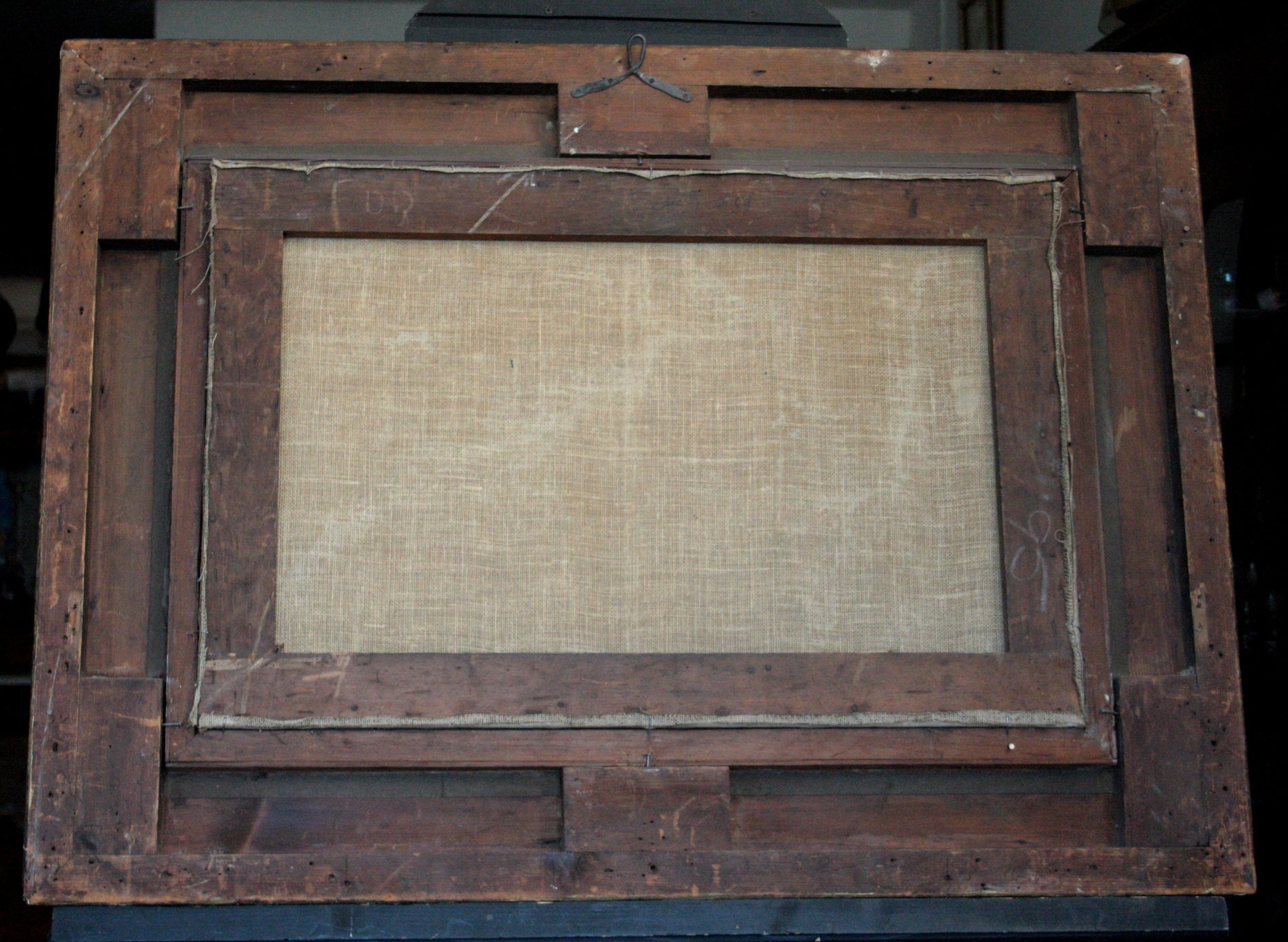 Cornice in legno con inserto tessuto intrecciato, firma di Joseph Paul Pettitt