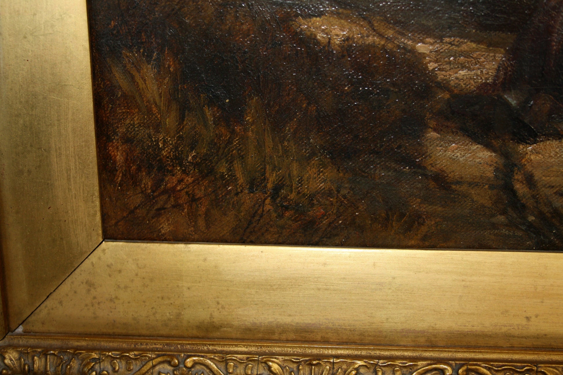Cornice dorata ornata con dettagli intricati di Joseph Paul Pettitt e George Young