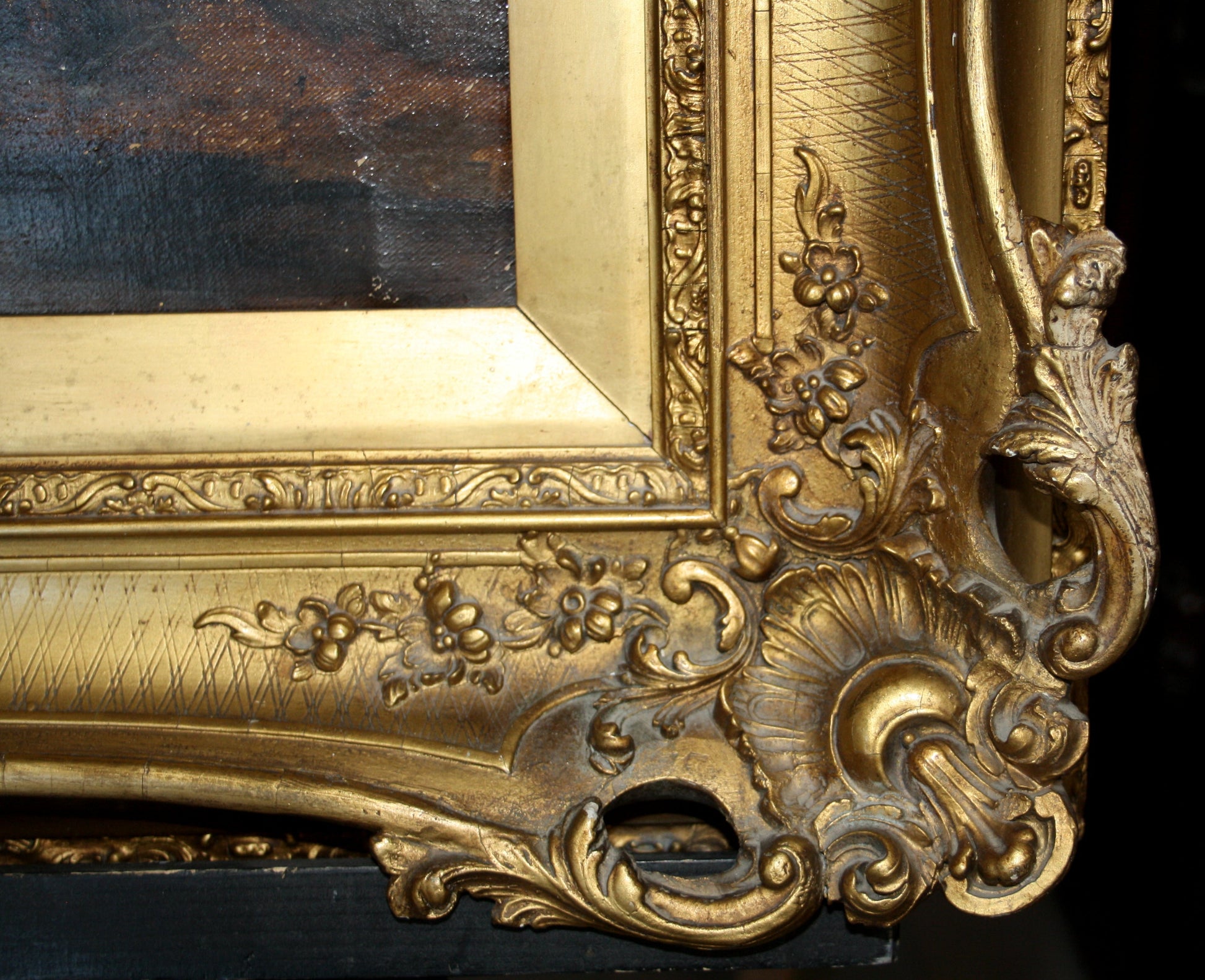 Cornice dorata ornata con motivi floreali e scroll, attribuzione a Joseph Paul Pettitt