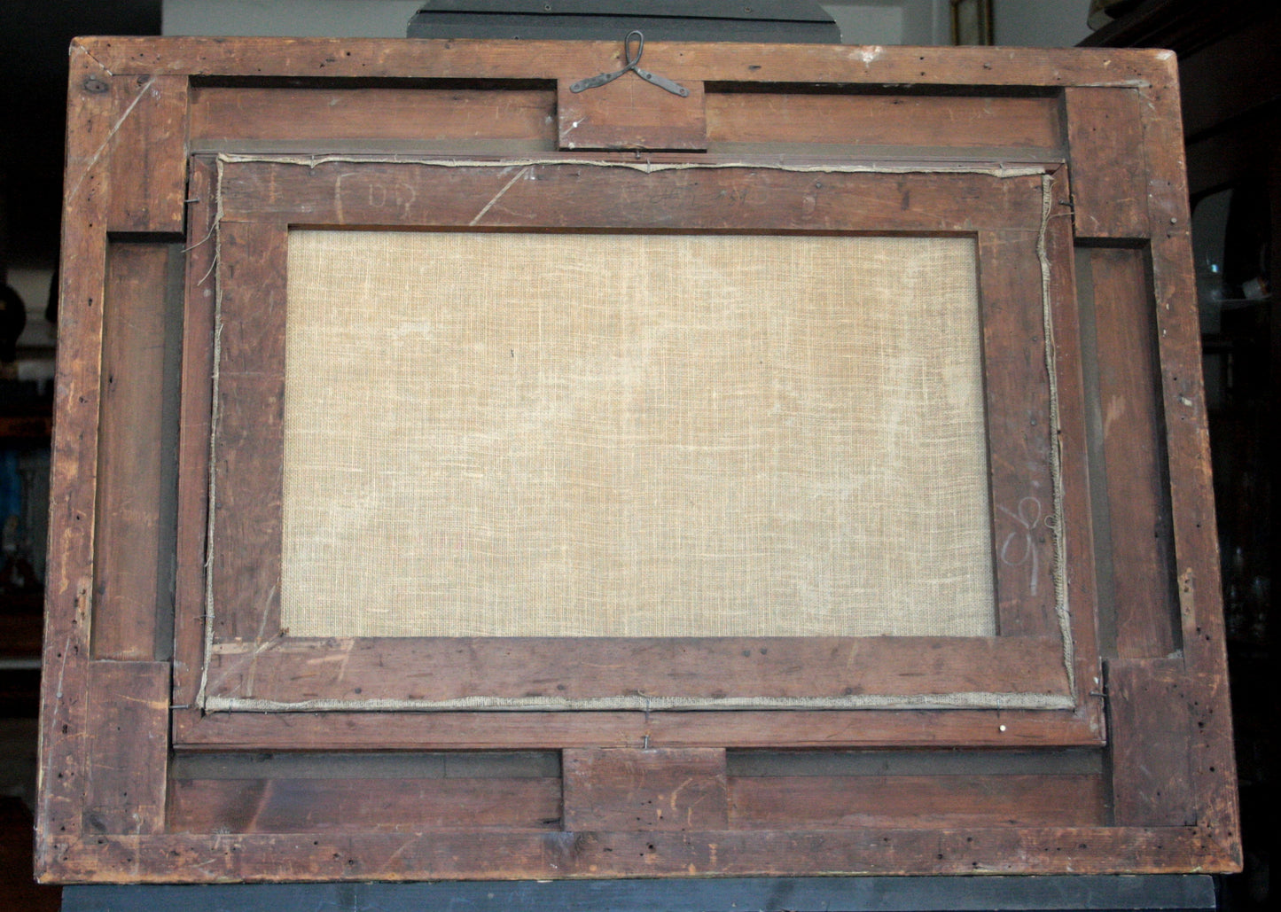 Easel in legno con tela e gancio, attribuito a Joseph Paul Pettitt, XIX secolo