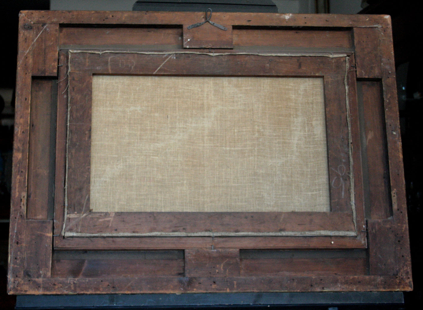 Cornice in legno con inserto tessuto intrecciato, Joseph Paul Pettitt, stile rustico