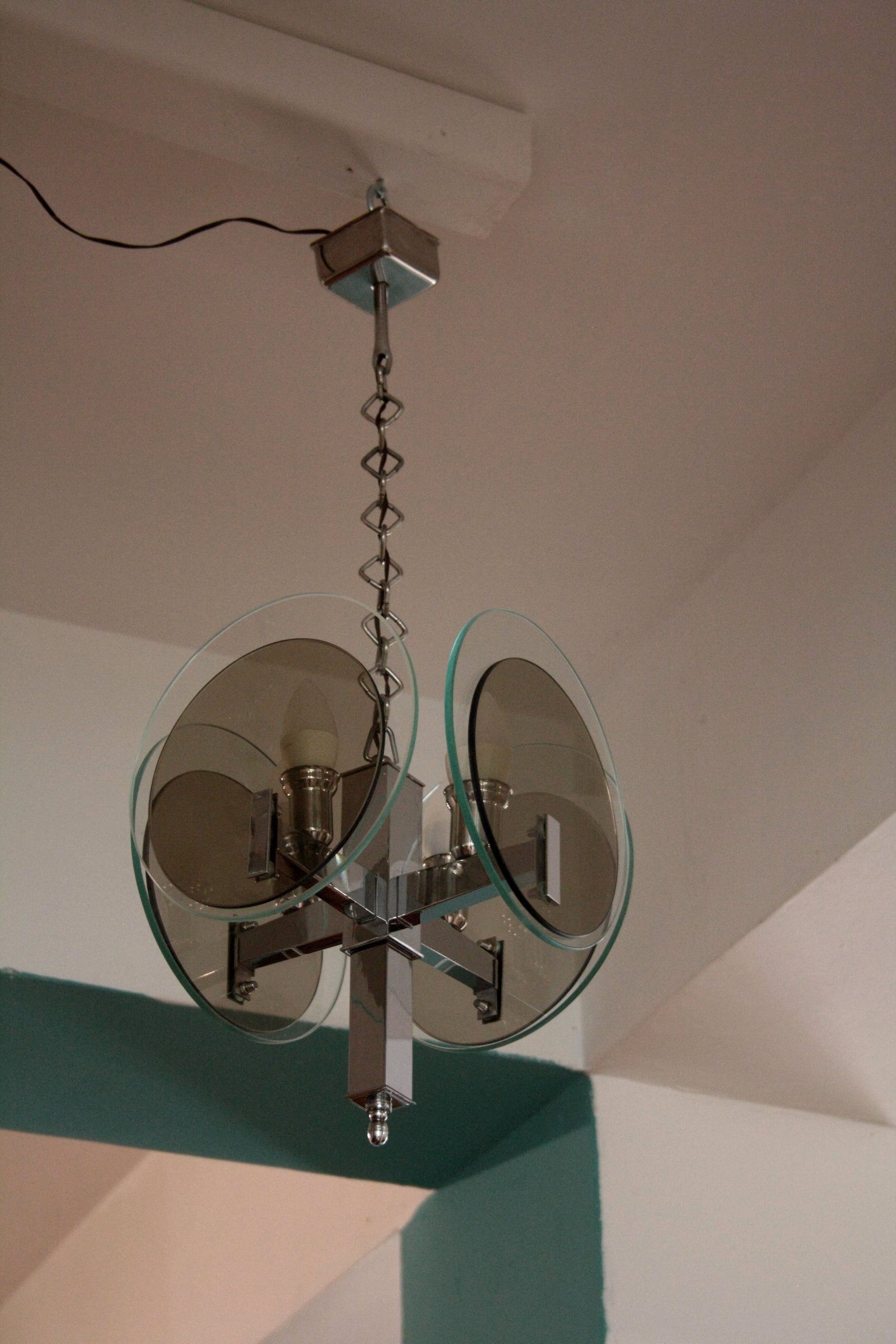 Lampadario vintage art in metallo cromato e vetro, stile anni 70 Italia