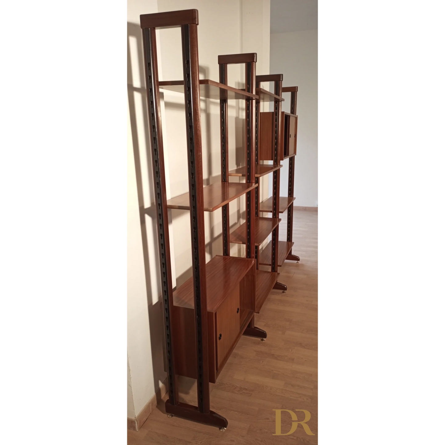 Wooden modular shelving unit with vertical supports, originale libreria modulare vintage