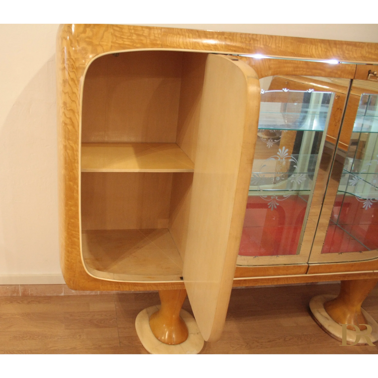 Mobile bar credenza di Vittorio Dassi con porta aperta in stile Art Deco