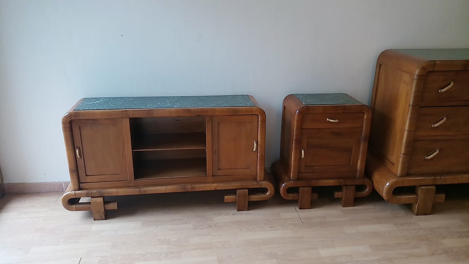 Camera da letto Art Decò 1950 Mid Century cassettiera, comodini, toletta e secretaire