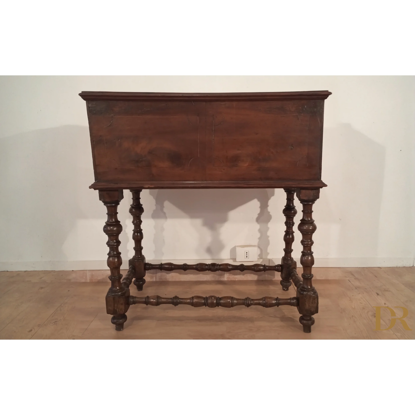 Scrivania a ribalta XVIII secolo con gambe ornate e traversi in legno antico