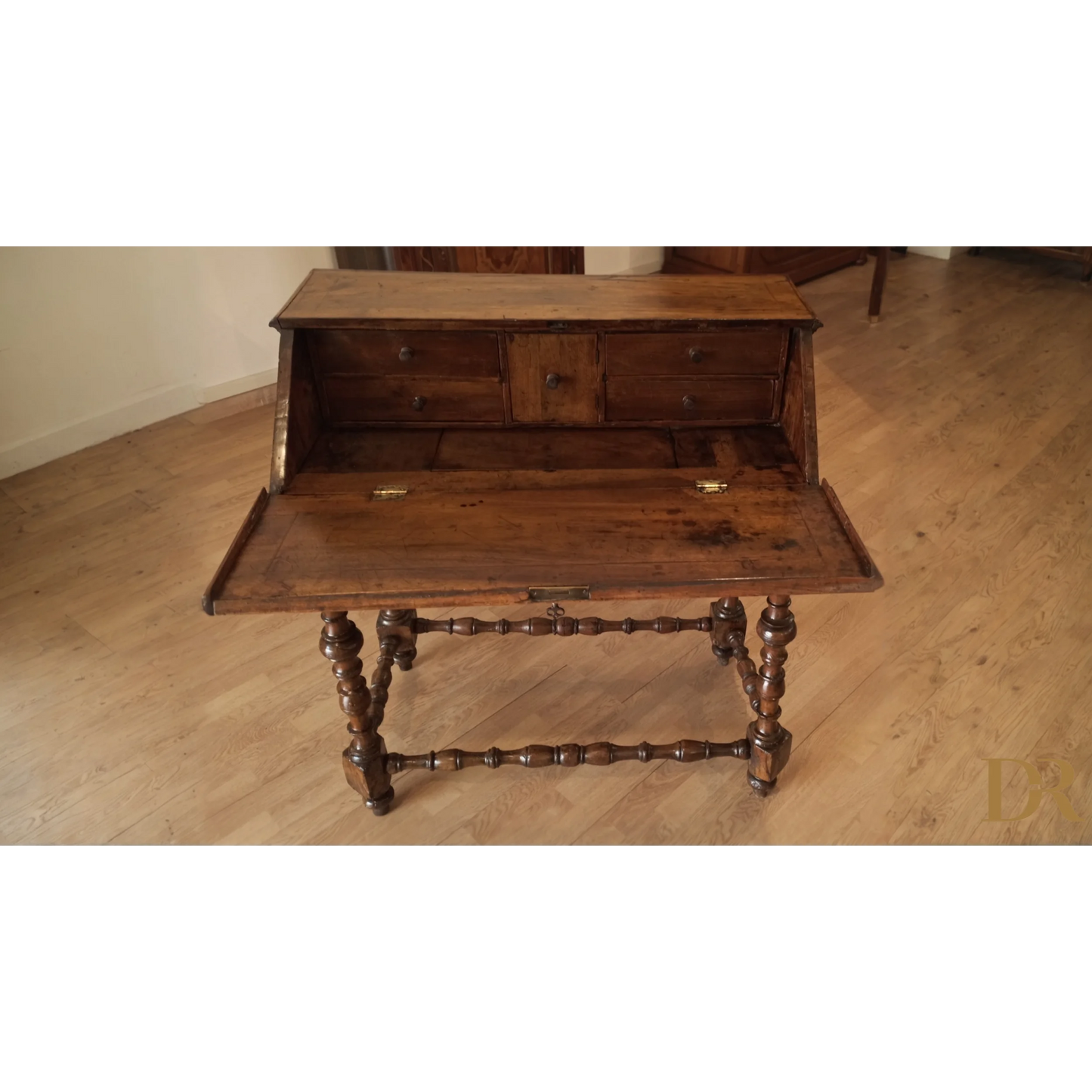 Antico scrivania a ribalta XVIII secolo in legno con gambe tornite e tre cassetti