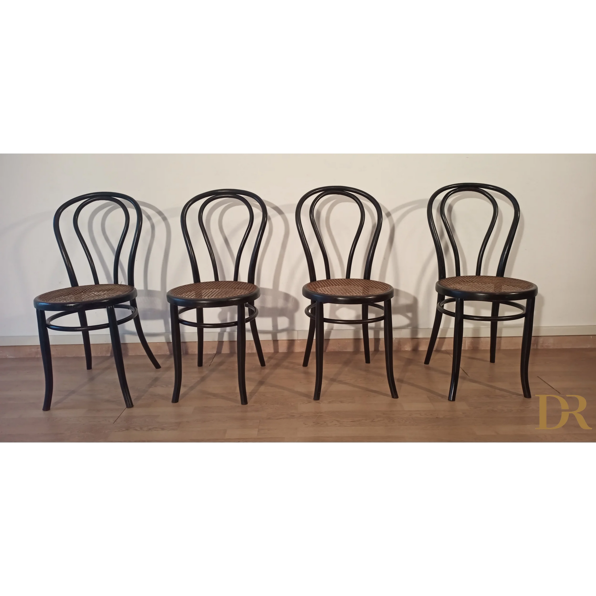 Quattro sedie da pranzo in faggio curvato nello stile di Thonet, Italia, set