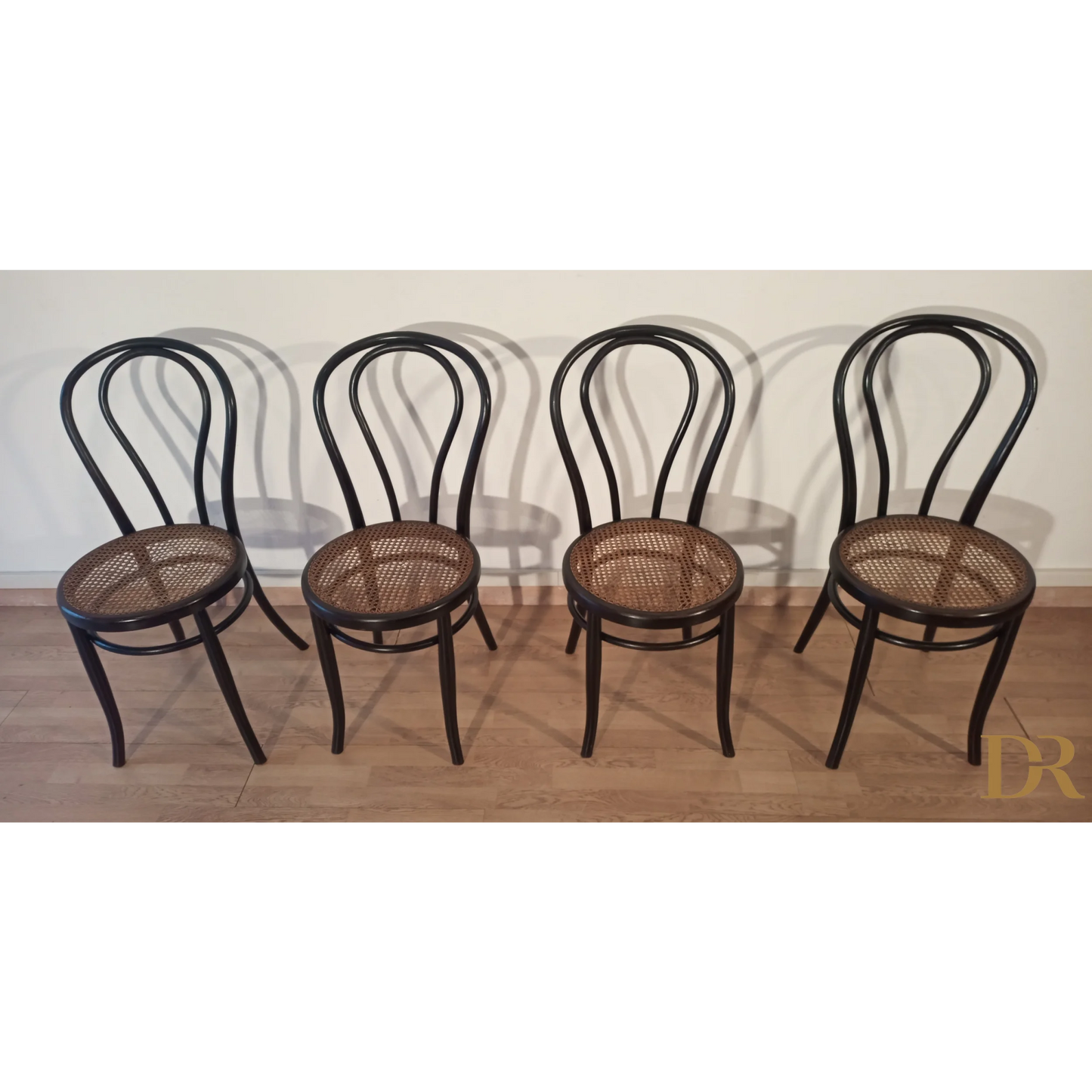 Quattro sedie da pranzo in faggio curvato nello stile di Thonet Italia, set di 4