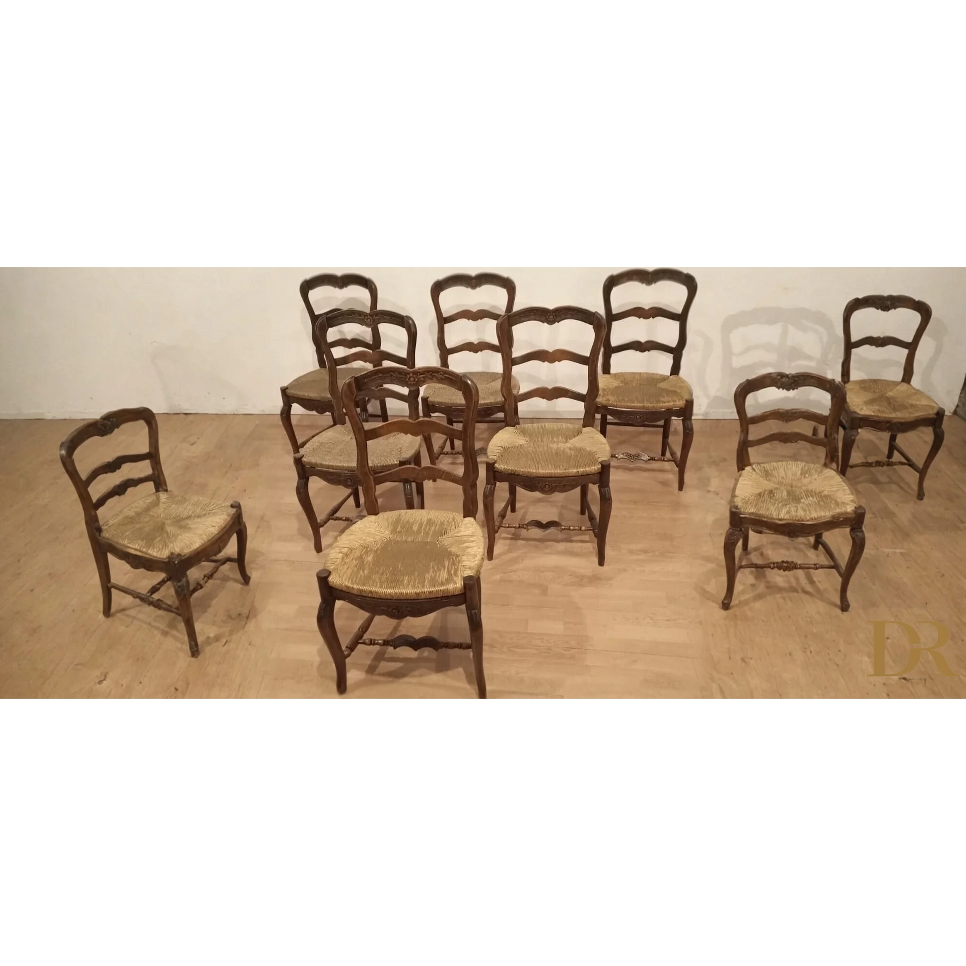 Set di sedie provenzali rustiche con struttura in rovere massello ottocento restaurate