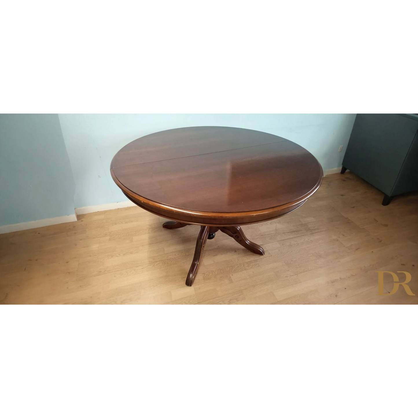 Tavolo tondo allungabile in stile Luigi Filippo per cucina elegante in casa