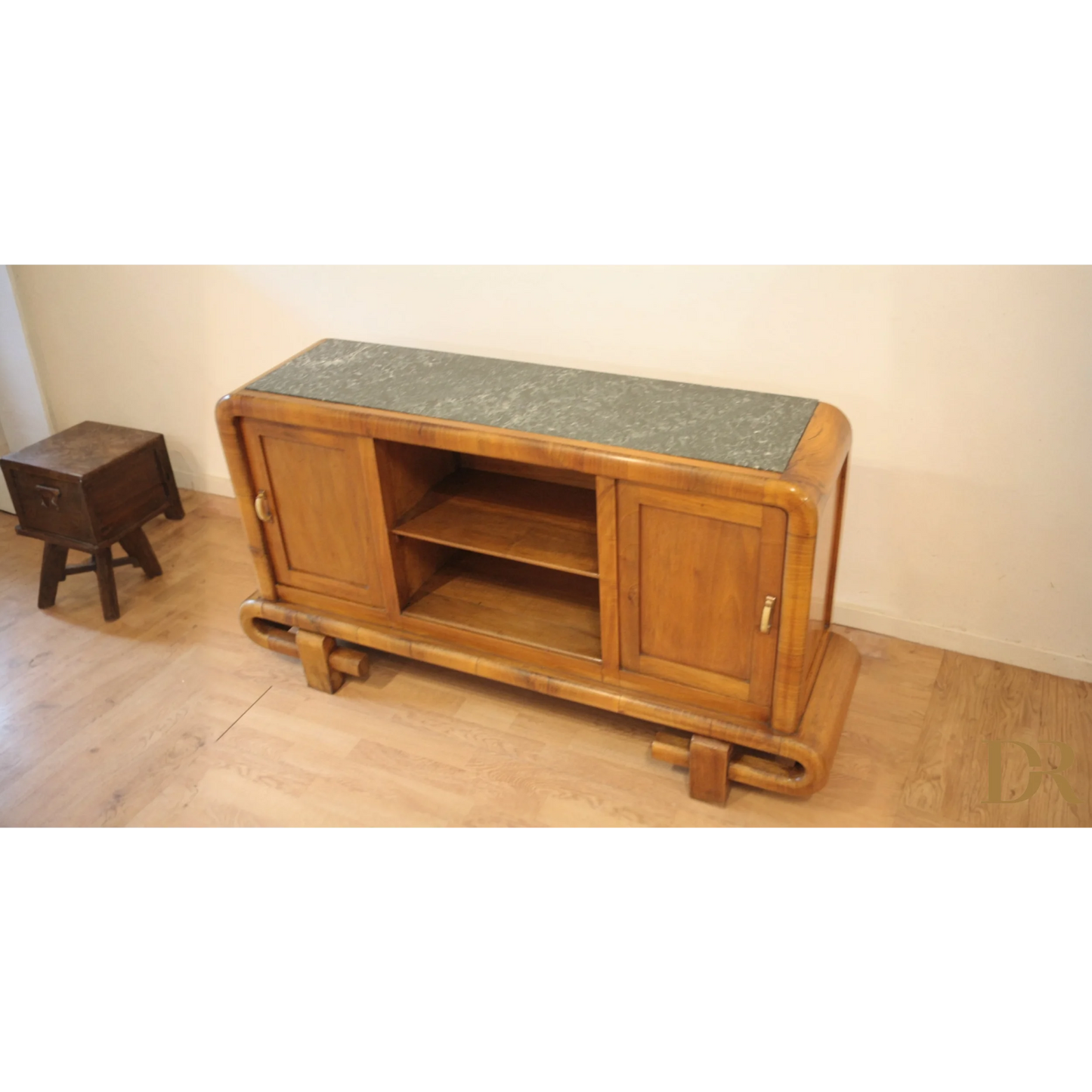 Elementi di antiquariato modernariato vintage Art Decò, toeletta in noce con piano in marmo