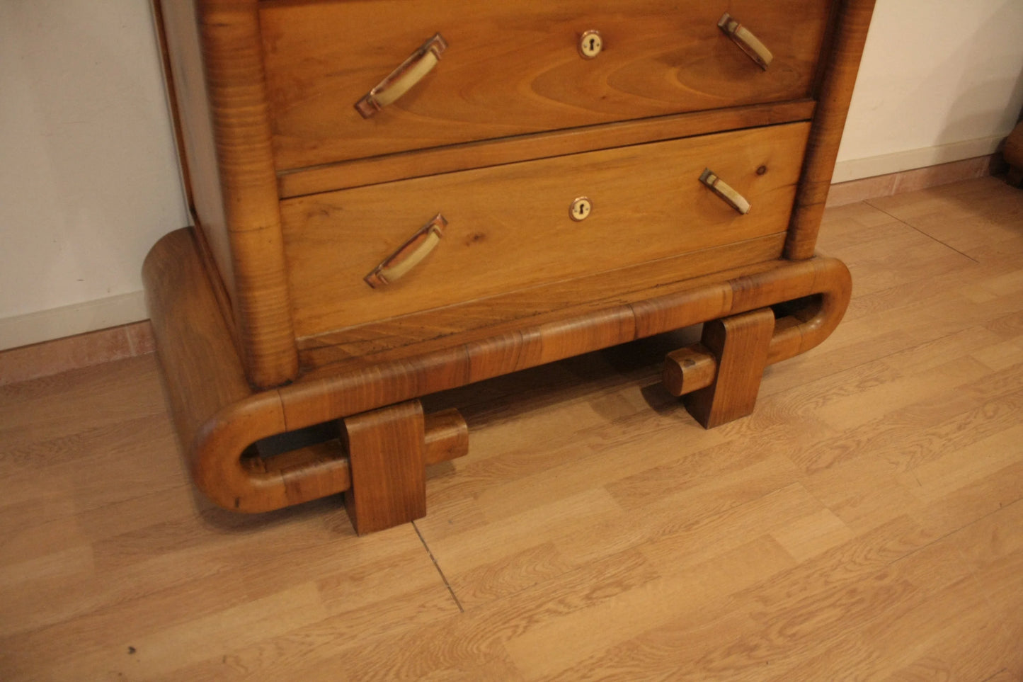 Secretaire mid century modern in noce con base curva in legno stile art deco anni 50 italiano