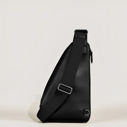 Borsa a tracolla montblanc soft compatta nera in pelle con design minimalista e tasche esterne offrono praticità