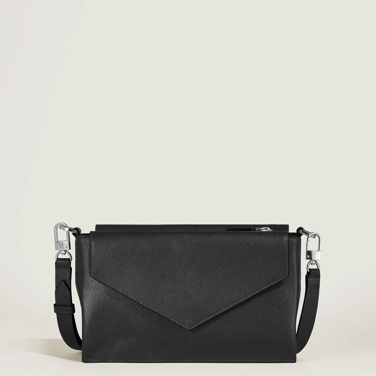 Montblanc messenger bag trio sartorial nero 199363 in pelle nera con superficie strutturata e dettagli in metallo argento