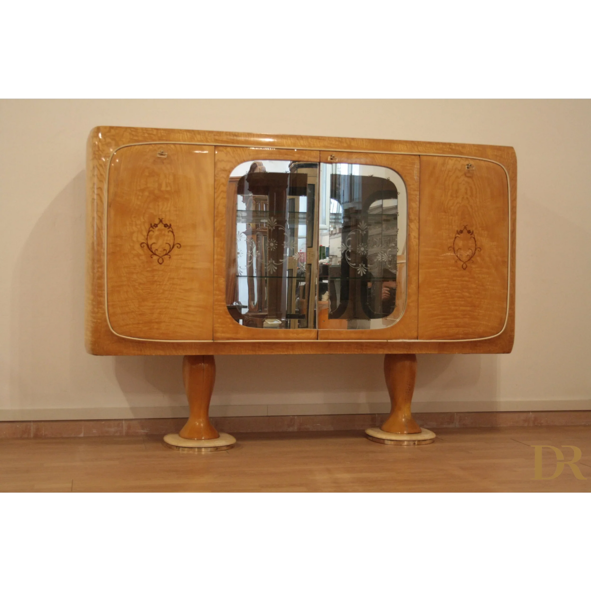 Art Deco armadio in legno con ante a specchio nel pranzo Mid-Century Moderna di Vittorio Dassi