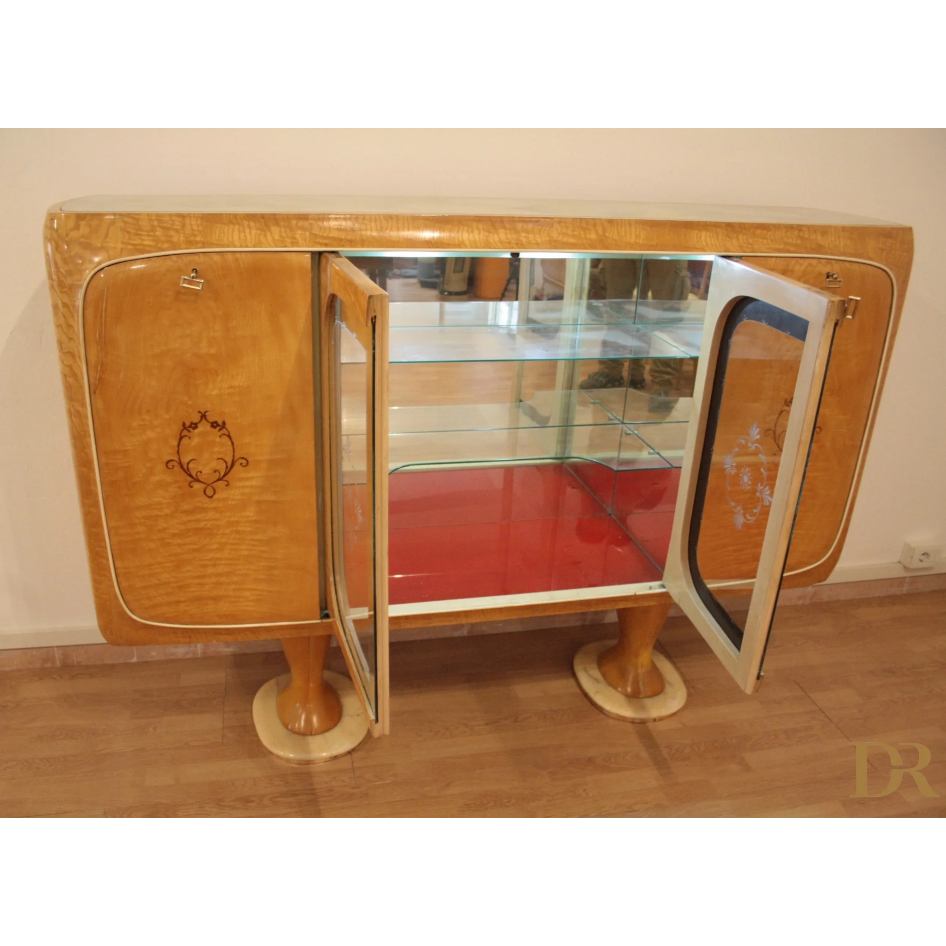 Vintage legno mostrina con vetri di vittorio dassi per pranzo mid-century moderna