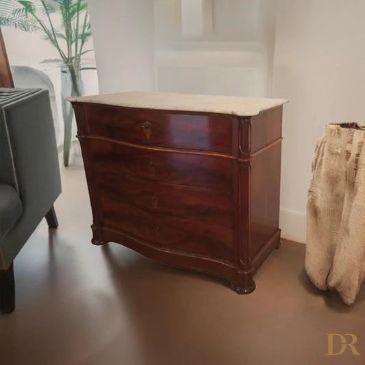 Cassettiera Luigi Filippo in piuma di mogano con ripiano in marmo bianco Carrara