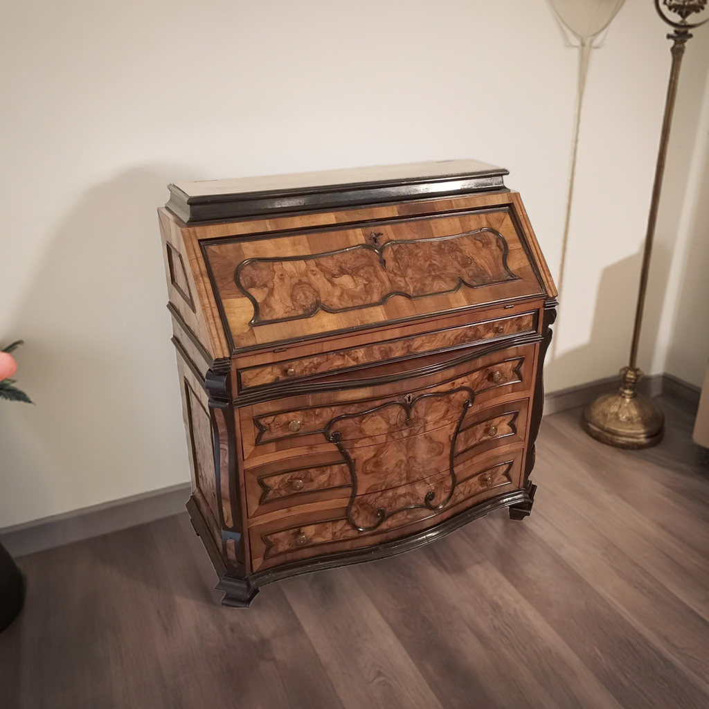 Antica cassettiera ribalta lombarda settecentesca originale restaurata e in ottime condizioni