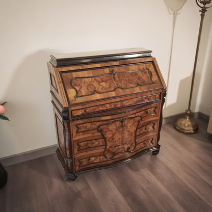 Antica cassettiera ribalta lombarda settecentesca originale restaurata e in ottime condizioni