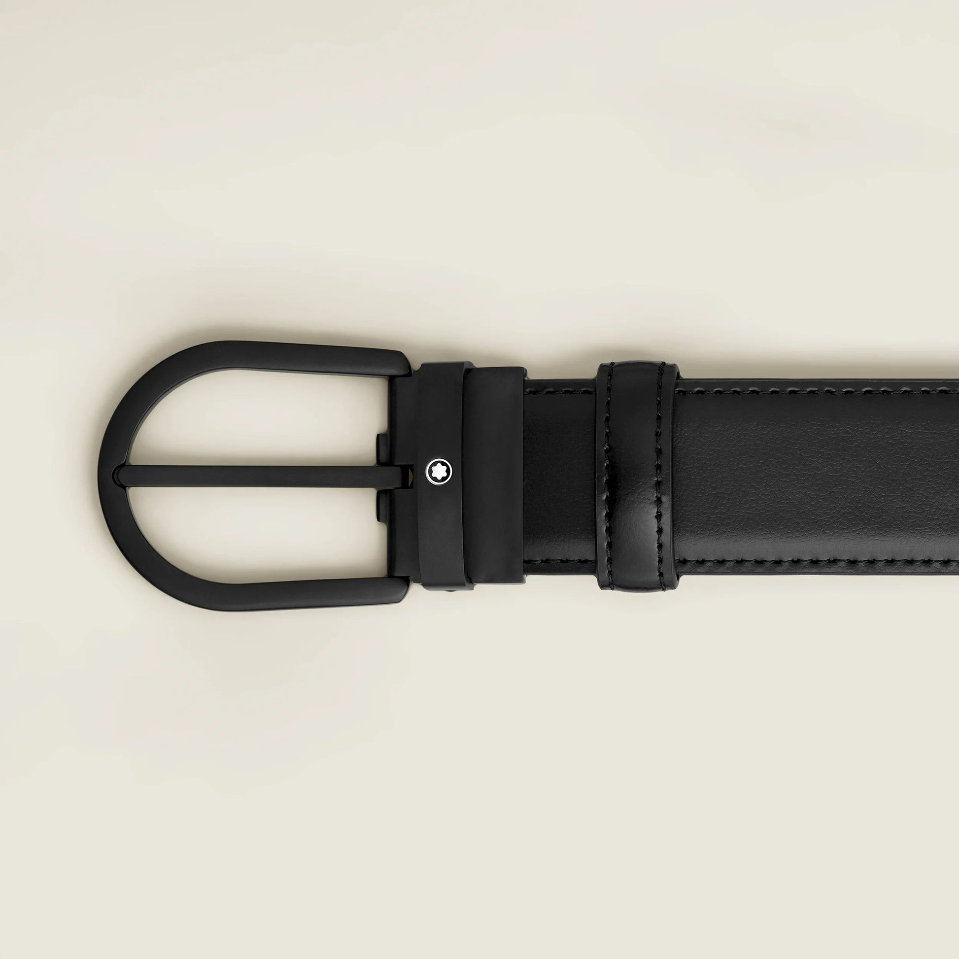Montblanc elegante cintura tubolare in lussuosa pelle nera con fibbia a ferro di cavallo e logo montblanc