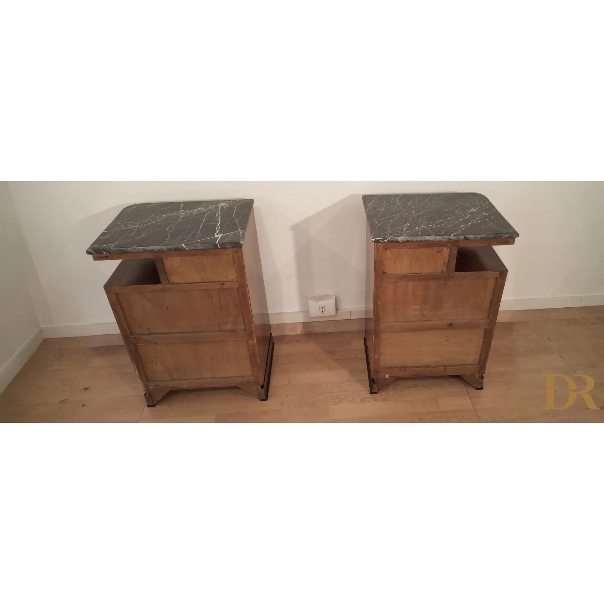 Comodini Art Déco in noce con piano in marmo, set di 2 eleganti notti italiani