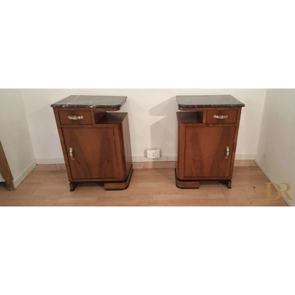 Paio di comodini Art Déco in noce con top in marmo, stile art déco italiano