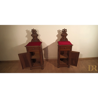 Pair di comodini in noce con top in velluto rosso, parte del set cassettiera italiana noce