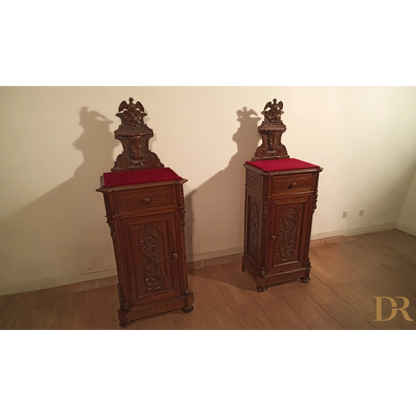Set di comodini in noce con top in velluto rosso, cassettiera italiana noce XIX secolo