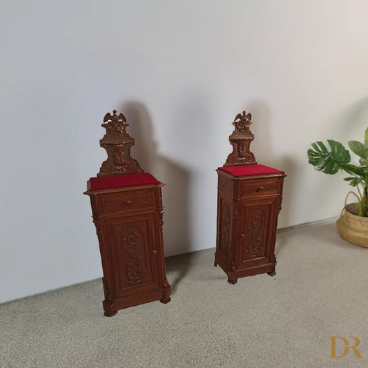 Due comodini italiani in noce del XIX secolo, mobile elegante Italia