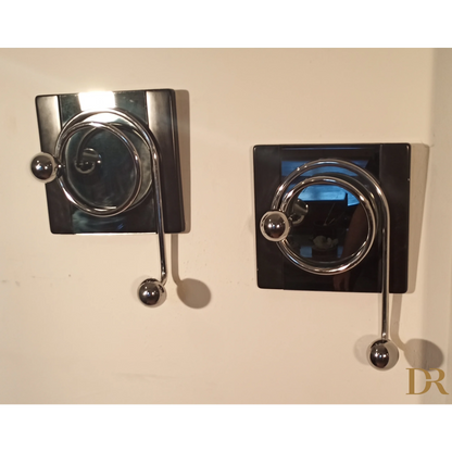 Due ganci appendiabiti eleganti di Willy Rizzo con design circolare