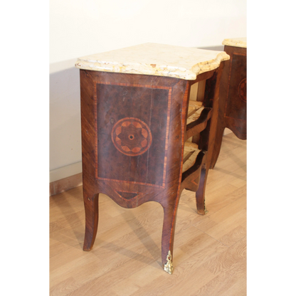 Coppia comodini in stile Luigi XV in bois de rose intarsiati - Restaurati Dario Raia Antiquariato Modernariato Vintage Comodini Luigi XV Comodini moderni Comodino comodino a cassetti Comodino a credenza Comodino Art Déco comodino con marmo Comodino in legno Comodino in noce Comodino intarsiato Comodino mobiletto Comodino moderno Mobili per camera da letto Tavoli Art Déco Tavoli Luigi XV tavolini Tavolino per camera da letto Tavolo decò Tavolo in ciliegio Tavolo in ciliegio vintage Tavolo in legno vintage